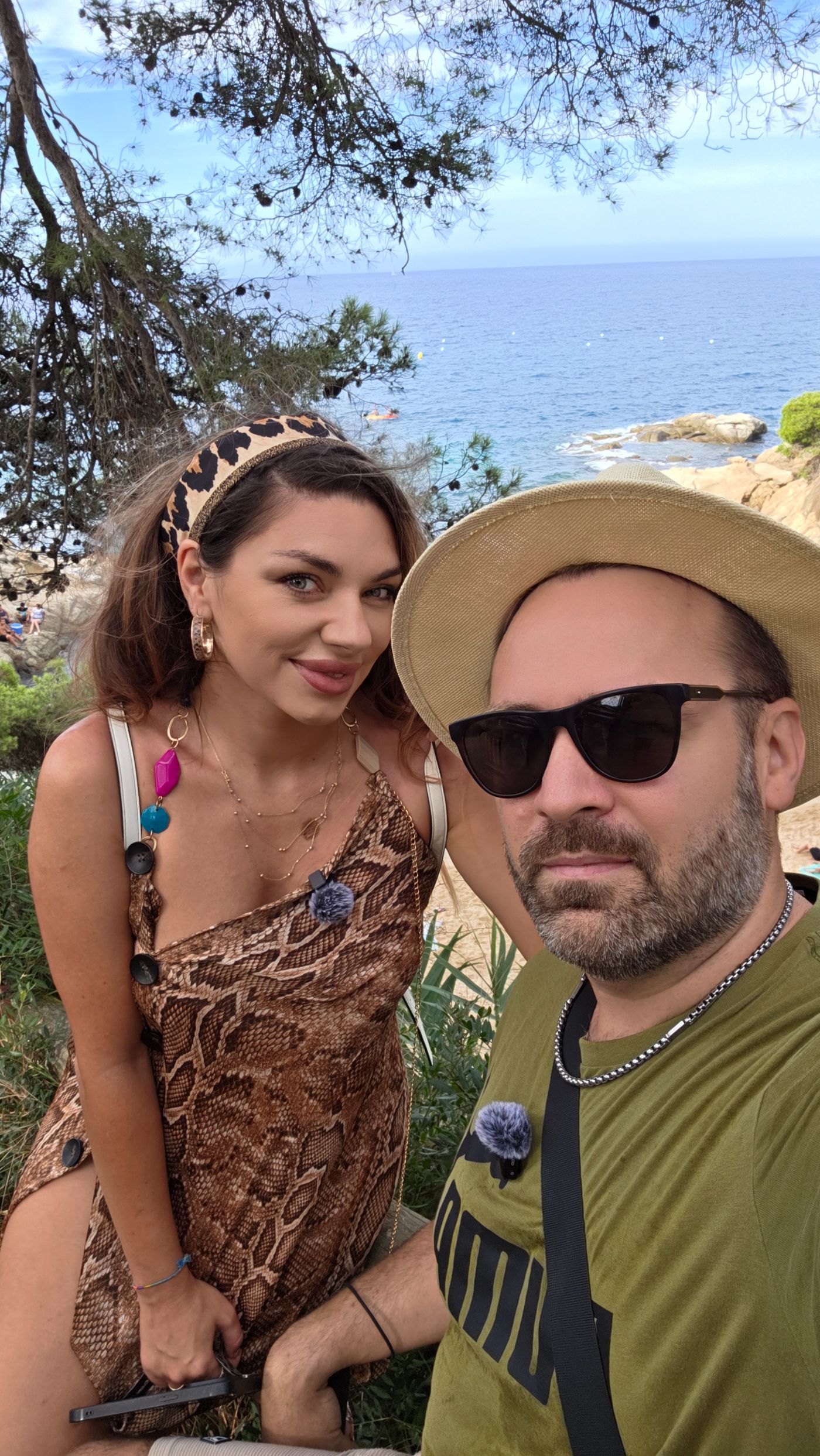 Andrei și Carina pe malul mării